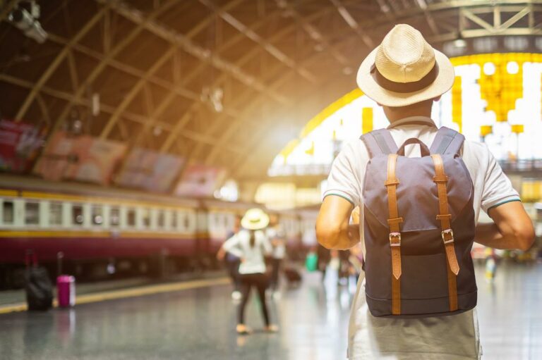 7 easy travel tips to get around in a new city