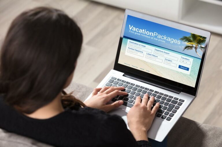 Tips to find holiday packages to save on travel