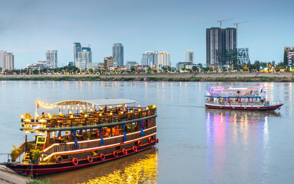 Top small boat river cruises to know about
